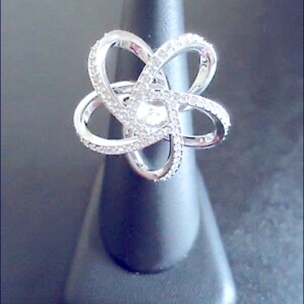 Swarovski | flower crystal reflection ring
